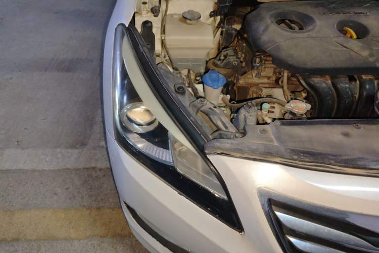 Used Hyundai Mistra 2016 1.8L Automatic Smart GLS Right Front Headlight