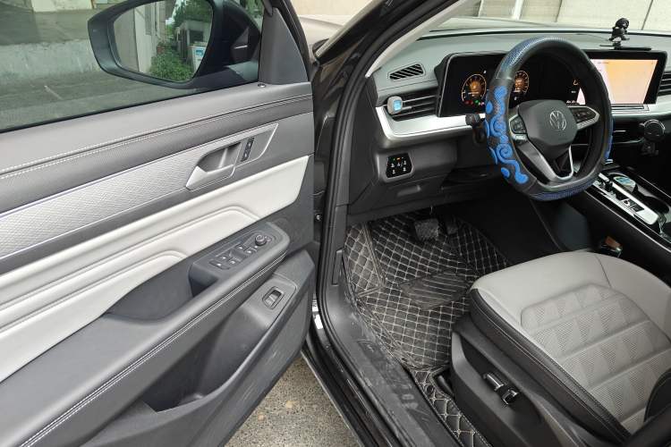 Used Volkswagen Tavendor 2024 330TSI Luxury Touring Edition