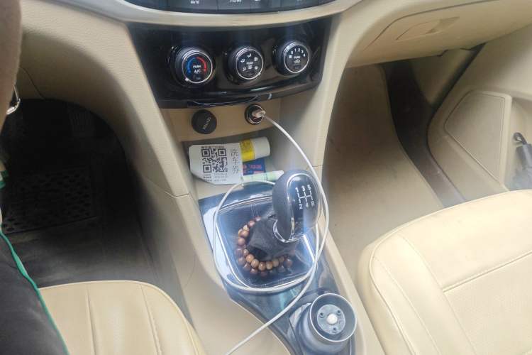 Used Baojun 730 2016 1.5L Manual Comfort Version 7 Seats China V Emission Standard Gear Lever