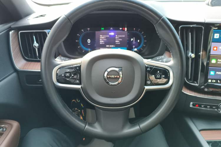 Used Volvo XC60 2024 B5 4x4 Smart Luxury Edition