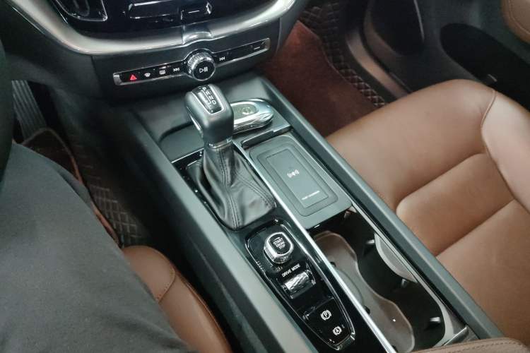 Used Volvo XC60 2021 T5 4x4 Smart Luxury Edition