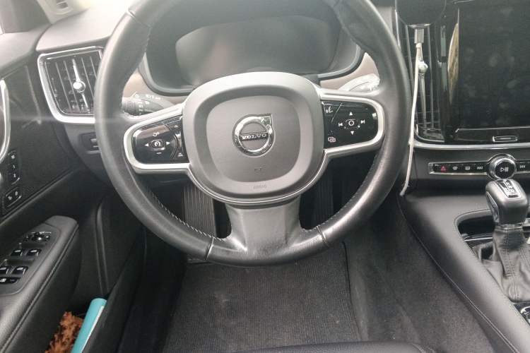 Used Volvo V90 2020 Cross Country T5 AWD Smart Range Edition Steering Wheel