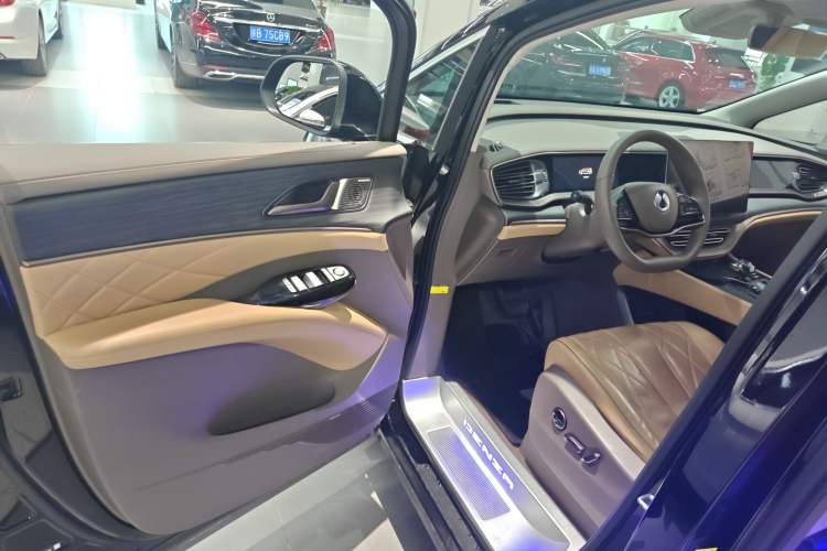 Used Denza D9 2022 DM-i 970 Four-Wheel Drive Prestige Model Driver Seat