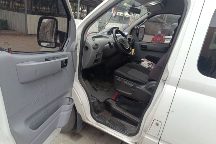 Used SAIC MAXUS Xintu V80 2021 2.0T Manual Classic Aoyuntong Short Wheelbase Mid-Roof 5/6-Seater