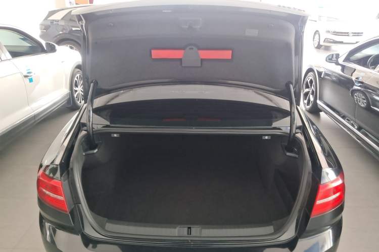 Used Volkswagen Magotan 2018 Facelift 330TSI DSG Luxury Model Trunk