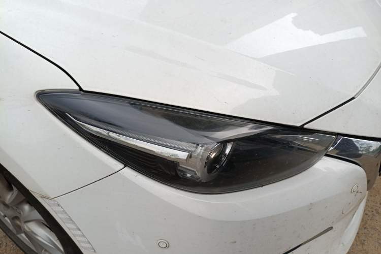 Used Mazda 3 Axela 2017 Sedan 1.5L Automatic Luxury Model China VI Standard Right Front Headlight