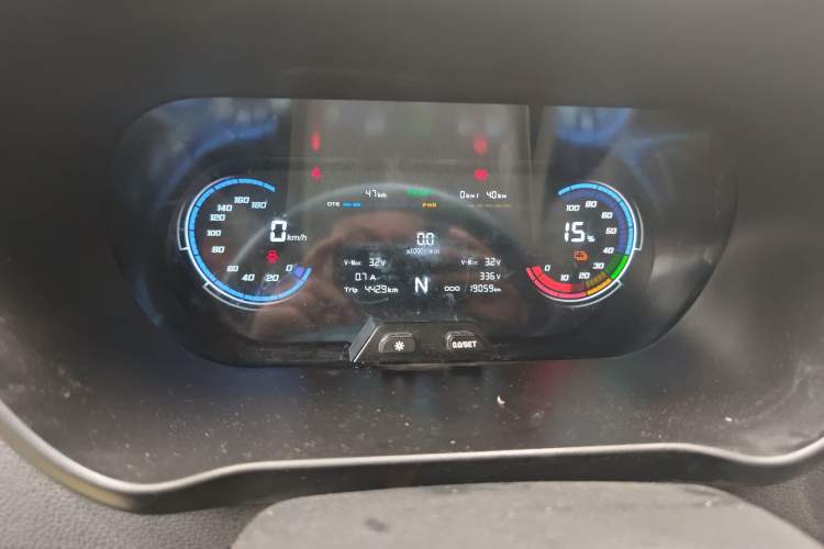 Used CHANGAN KAICHENG Ruixing EM80 2025 Passenger Version Comfort Edition 6-Seater 300 km Dual-Swing Doors
