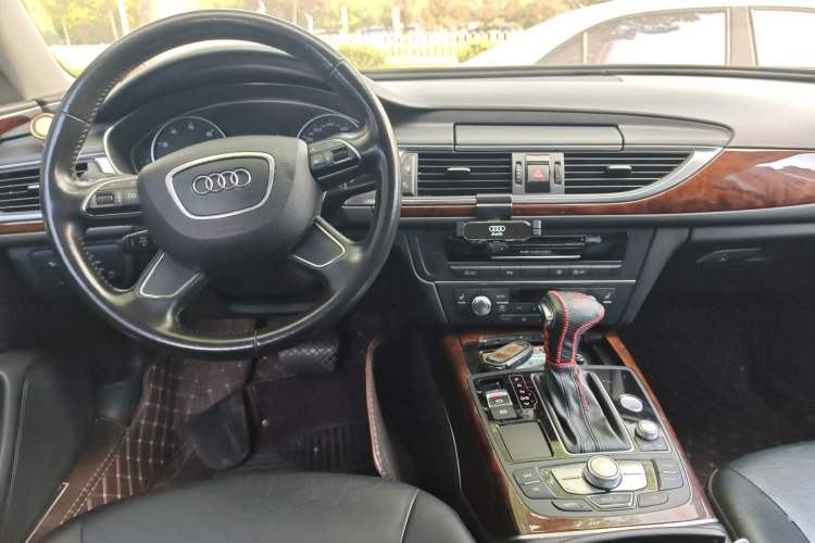 Used Audi A6L 2015 30 FSI Millionth Anniversary Comfort Model Center Console