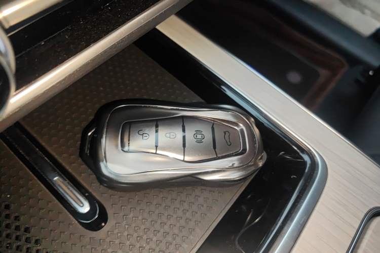 Used Hongqi HS5 2025 2.0T Two-Wheel Drive Flagship Pro Edition
