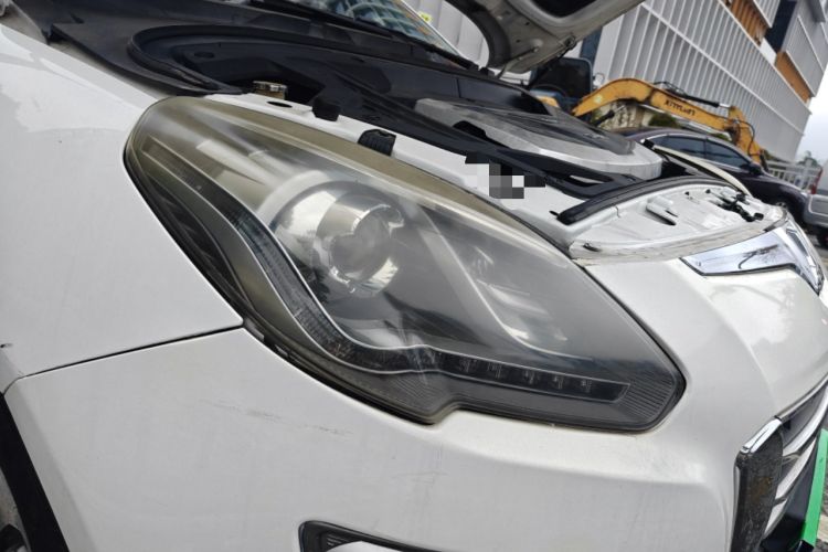 Used Luxgen Great 7 SUV 2016 2.2T Two-Wheel-Drive Smart Version Right Front Headlight