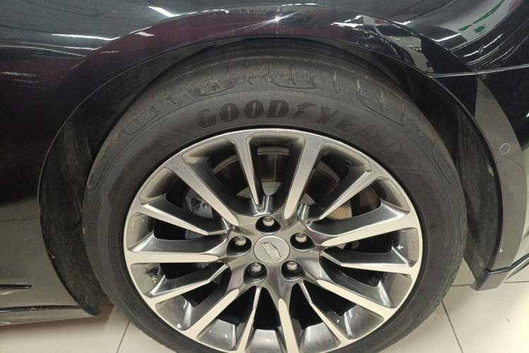 Used Cadillac CT6 2022 28T Prestige Edition Right Front Wheel Hub