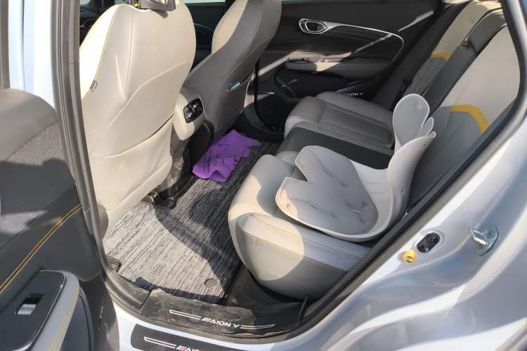 Used AION V 2021 Plus 70 Smart Technology Edition Lithium Iron Phosphate Left Rear Seat