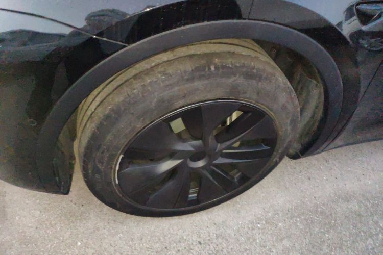 Used Tesla Model Y 2023 Rear-Wheel-Drive Version Right Rear Wheel Hub