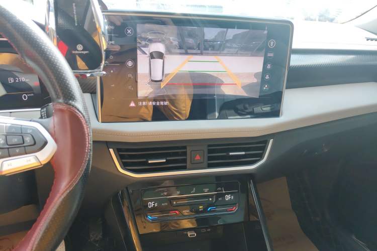 Used Volkswagen Tayron 2023 330TSI Two-Wheel-Drive Luxury Plus Advanced Version Audio And AC Panel