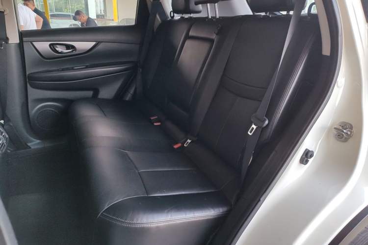 Used Nissan X-Trail 2015 2.0L CVT Comfort MAX Edition 2WD
