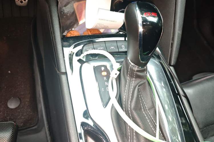 Used Buick Regal 2019 GS 28T Prestige Model China VI Standard Gear Lever