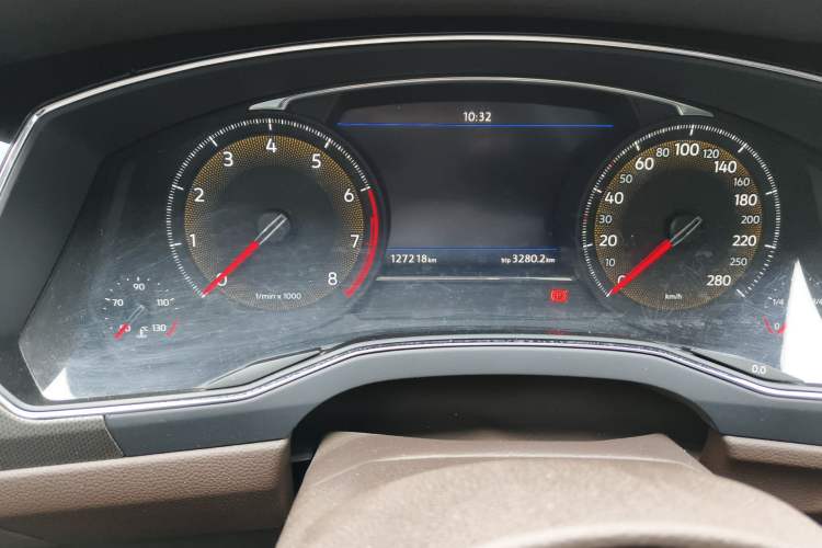 Used Volkswagen Phideon 2021 380TSI Luxury Edition Odometer Close Up