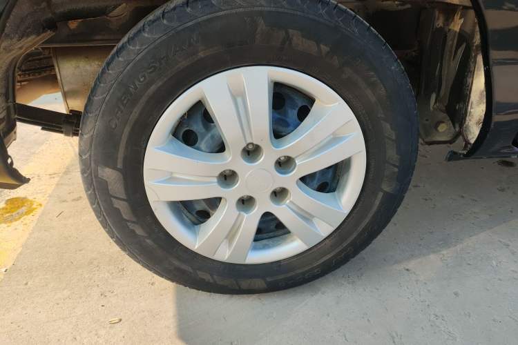 Used FORTHING Lingzhi 2023 M5 1.6L Practical Model 5 Seats