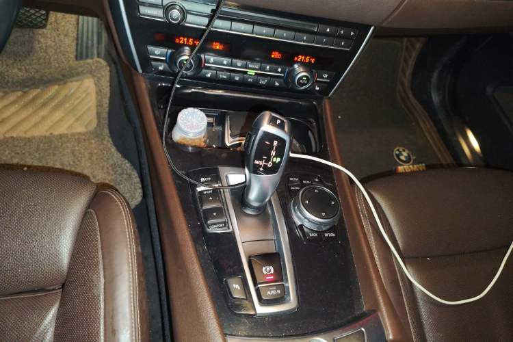 Used BMW 5 Series GT 2014 528i Luxury Edition Gear Lever