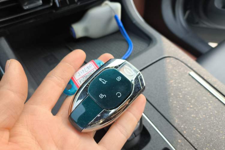 Used GAC Trumpchi GS8 2022 Linghang Series 2.0 TGDI Two-Wheel-Drive Luxury Smart Connectivity Version (7 Seats) Interior 1