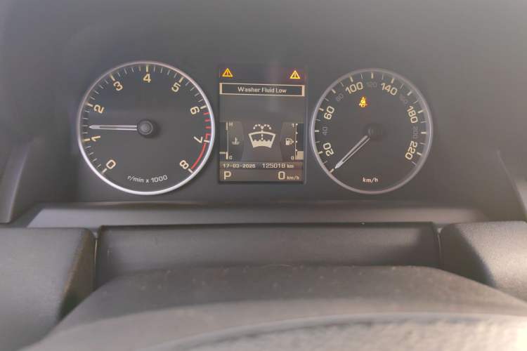 Used Land Rover Range Sport 2011 5.0 NA V8 HSE Odometer Close Up