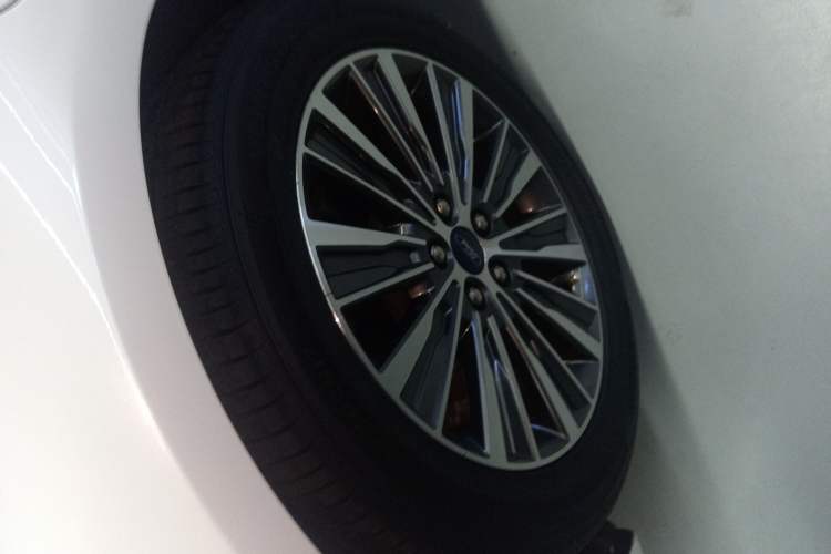 Used Ford Mondeo New Energy 2018 2.0 PHEV Smart-Controlled Fashion Edition China VI Standard
