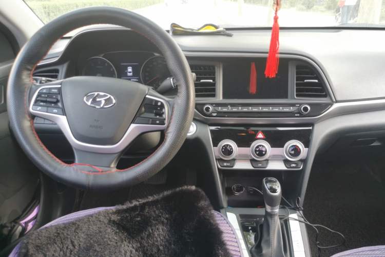 Used Hyundai Elantra (6th Generation / Lingdong) 2019 1.5L CVT ZhiXuan – Elite Version Center Console