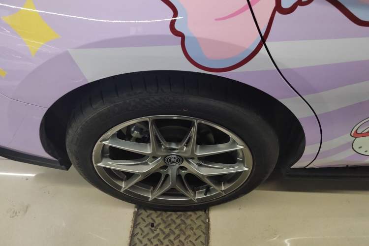 Used CHANGAN UNI-V 2022 1.5T Smart Navigation Version Right Rear Wheel Hub