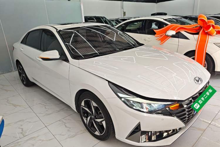 Used Hyundai Elantra 2021 1.5L CVT LUX Prestige Edition Front Right 45 Deg