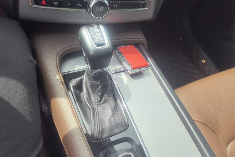 Used Volvo XC90 2020 T5 SmartDrive Luxury 7-Seater Gear Lever