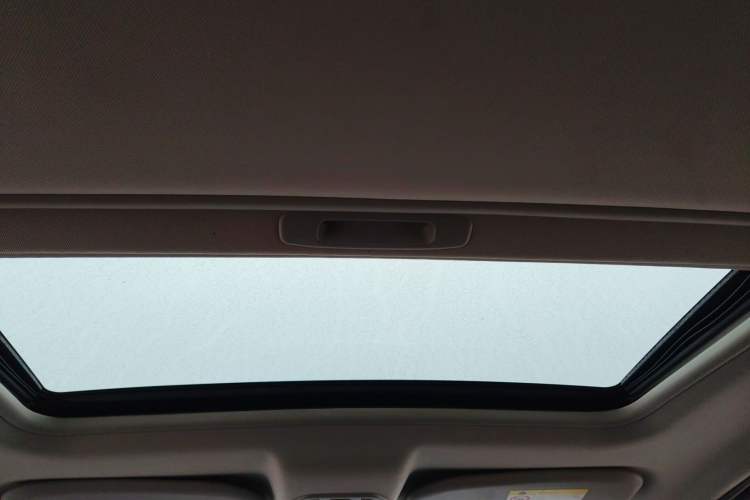 Used Peugeot 301 2014 1.6L Automatic Luxury Edition
