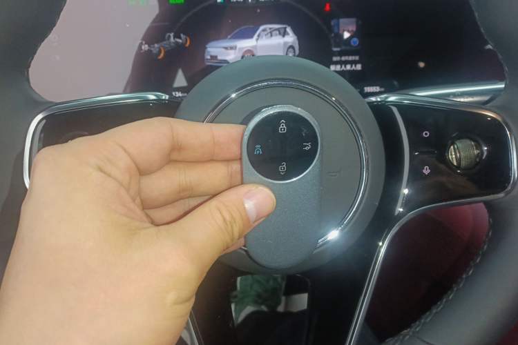 Used Hima AITO M8 2025 Extended-Range Max+ Version 53.4 kWh 5-Seater Edition Vehicle Key