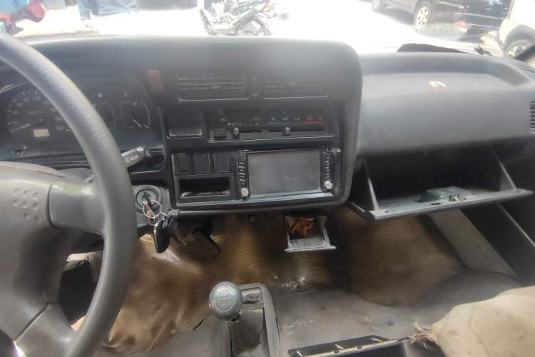 Used Jinbei Hiace 2011 2.0L 5th Generation Xiangyun Comfort Version 4G20D4B Audio And AC Panel