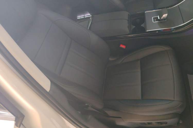 Used Land Rover Range Rover Evoque 2024 Aurora L 249 PS Prestige Light-Chasing Edition
