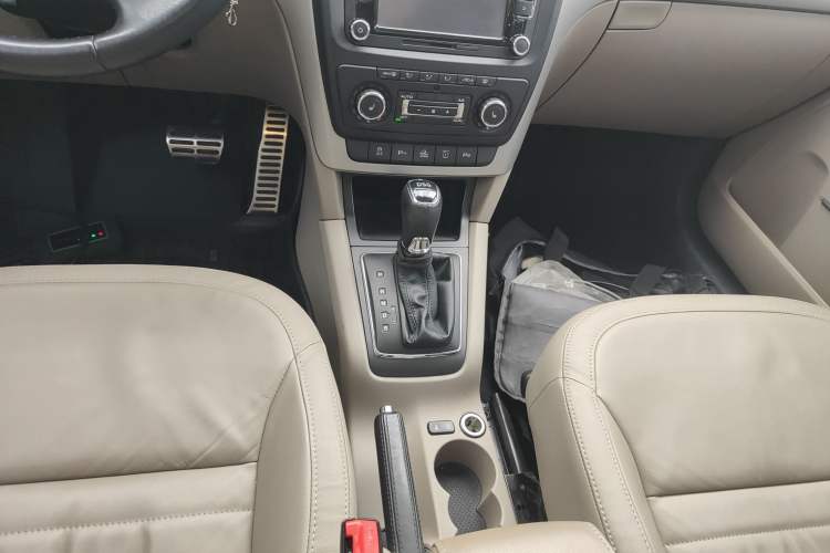 Used Skoda Yeti 2013 1.8T DSG Prestige Edition Gear Lever