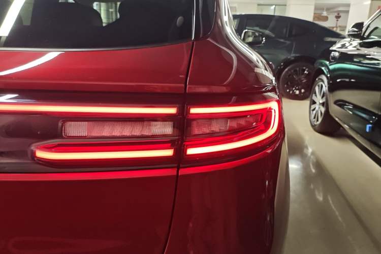 Used Hima AITO M5 2025 Extended-Range Ultra Rear-Wheel-Drive Version Right Rear Taillight