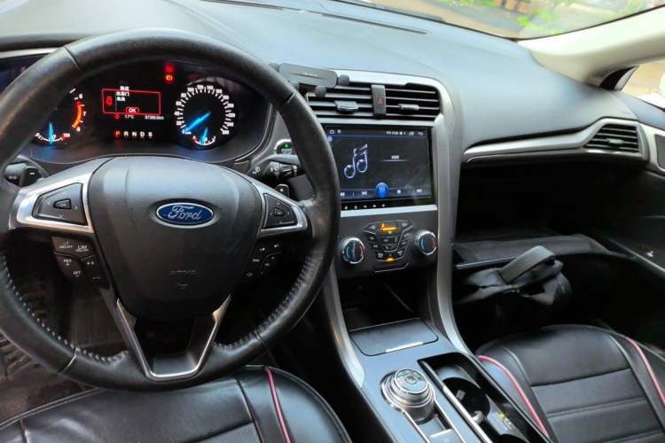 Used Ford Mondeo 2017 EcoBoost 180 Stylish Model Center Console