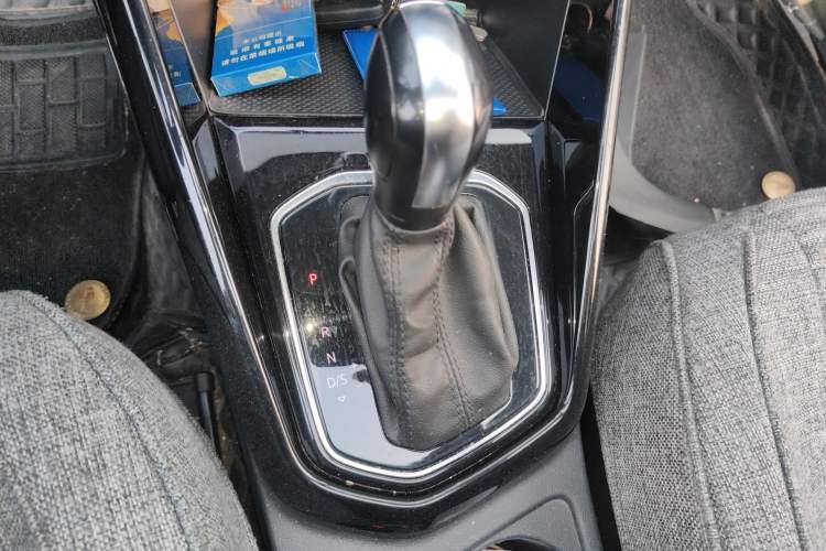 Used Jetta VS7 2021 1.4T Automatic Entry Model Gear Lever