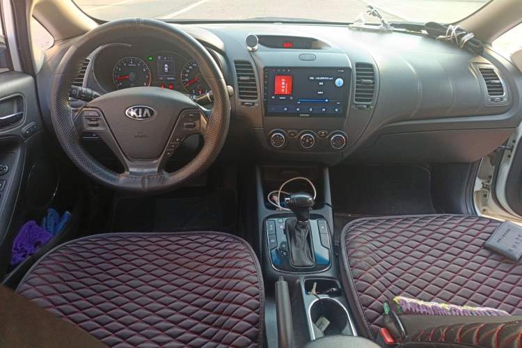 Used Kia K3 2016 1.6L Automatic GLS Center Console