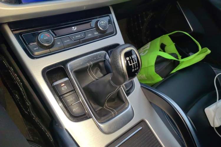 Used Geely Auto Emgrand X7 Sport 2016 2.0L Manual ZhiShang Version
