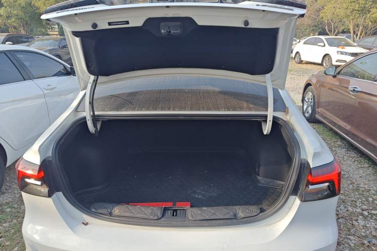 Used Roewe i6 MAX 2020 300TGI Automatic "Swell Cool Smart Drive" Edition