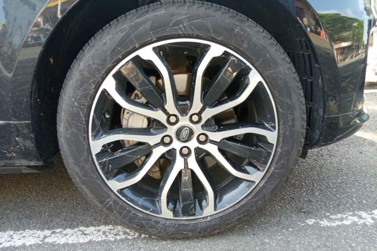 Used Land Rover Range Sport 2022 3.0 L6 YAO Black Edition Right Front Wheel Hub