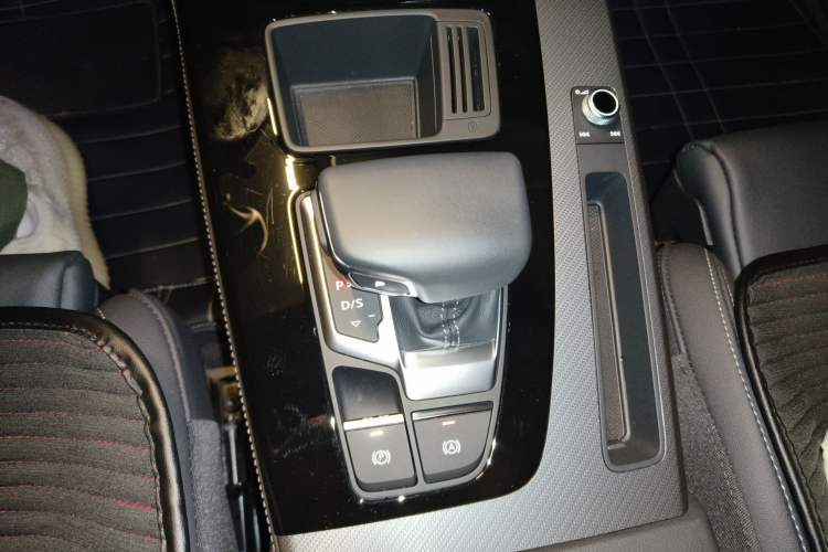 Used Audi Q5L 2024 40 TFSI Luxury Dynamic Edition Gear Lever