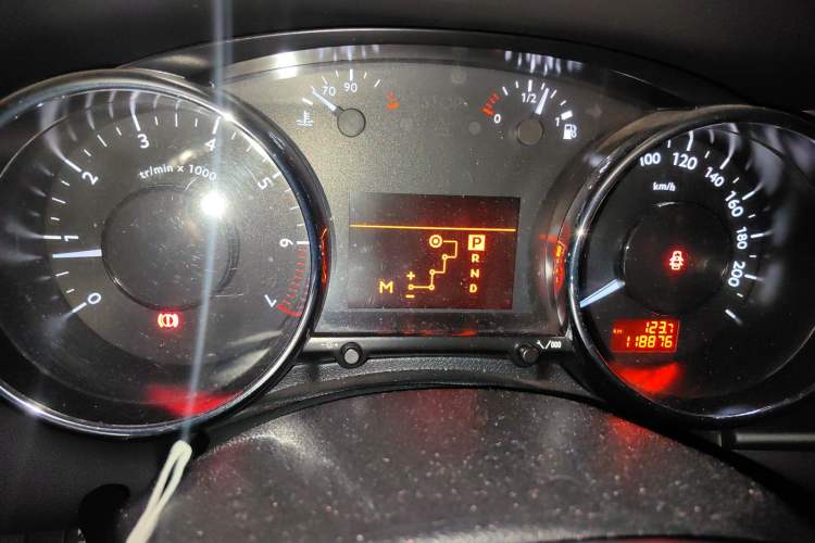 Used Peugeot 3008 2016 1.6THP Automatic Classic Edition Instrument Cluster