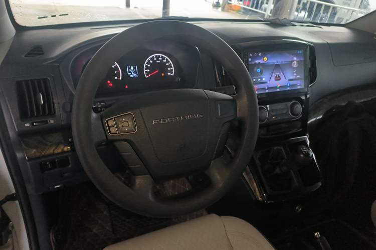 Used FORTHING Lingzhi PLUS 2024 1.5T Manual Luxury 7-Seater
