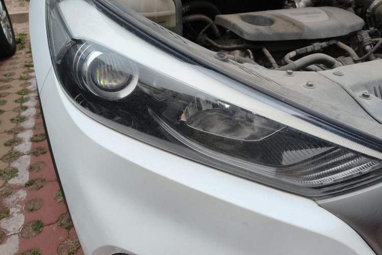 Used Hyundai Tucson 2015 1.6T Dual-Clutch Two-Wheel-Drive Smart Model Right Front Headlight