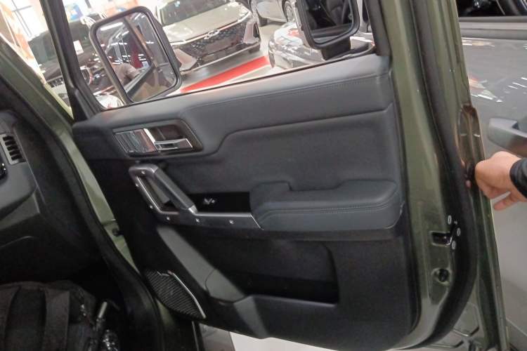 Used 212 T01 2024 2.0T Explorer