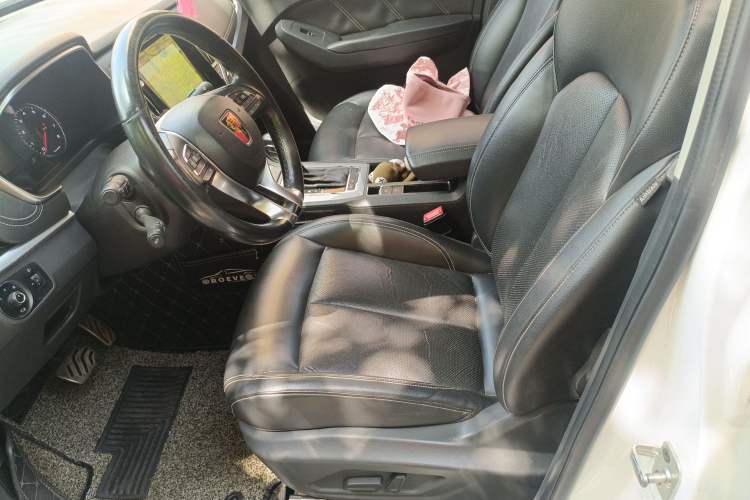 Used Roewe RX5 2016 20T Two-Wheel Drive Automatic Internet Smart Edition
