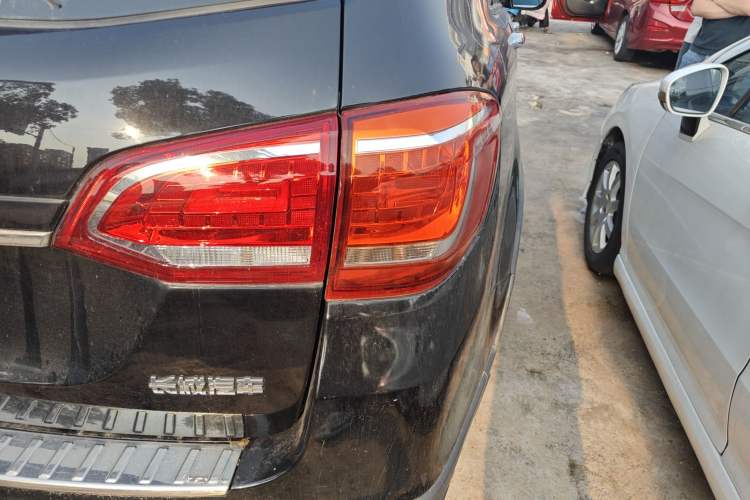 Used Haval H6 2015 Sport Edition 1.5T Automatic Two-Wheel Drive Luxury Model Right Rear Taillight