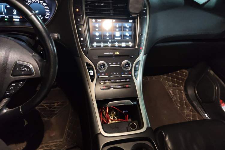 Used Lincoln MKX 2017 2.0T Two-Wheel Drive Deluxe Edition
